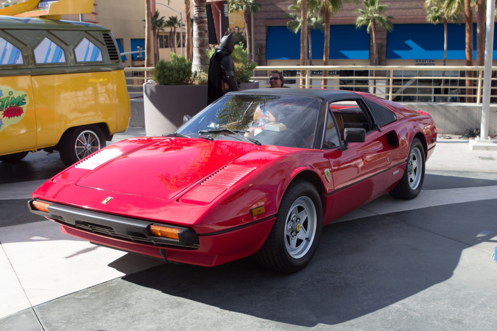 Ferrari 308 GTSI (la voiture de Magnum)